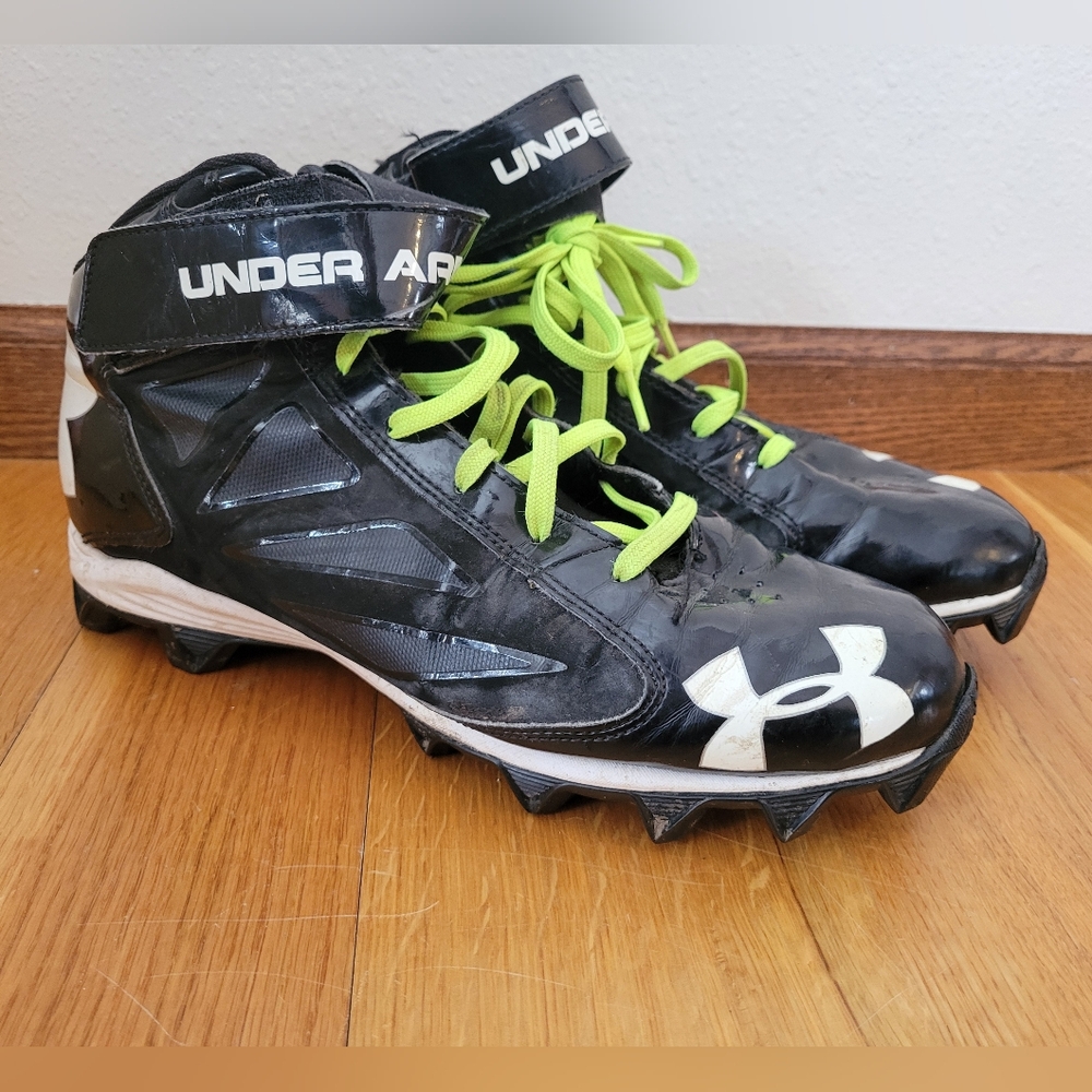 Under Armour crusher mens size 10 football cleats - See Pictures And Description